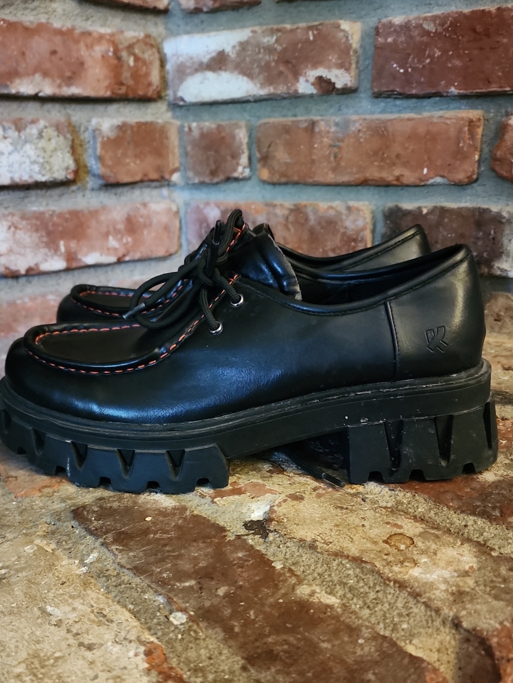 KOI Footwear Black Chunky Platform Oxford Shoes Red Stitching Size 8
